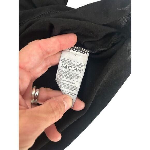 Old Navy Active Womens Black Medium T-Shirt Short Sleeve Stretch - Picture 4 of 7